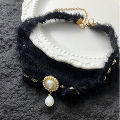 Black Plush Pearl Necklace